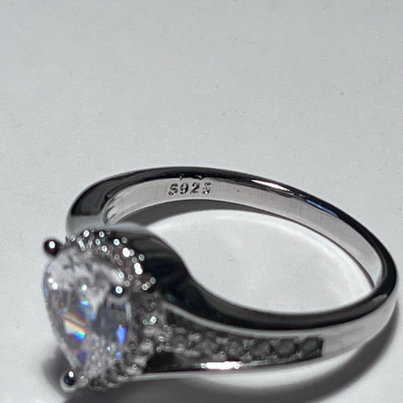 925 Sterling Silver Pear-Shaped Diamond Engagement Ring - Picture 5 of 11